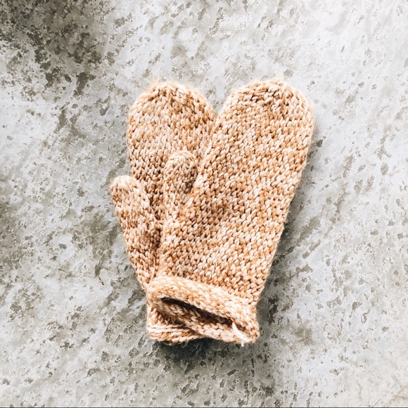 ✨SALE ✨Brand New Handmade Mittens - Picture 1 of 1